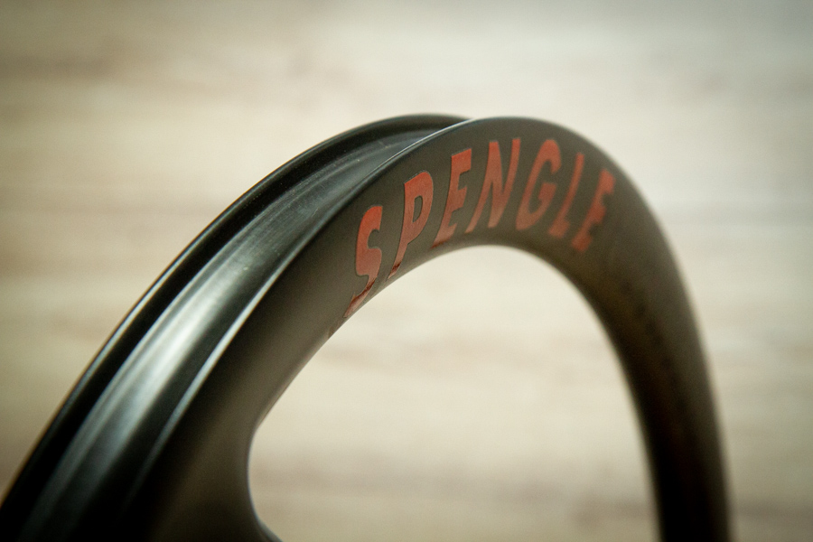 Test | Spengle drie-spaaks carbon wielen - Velozine