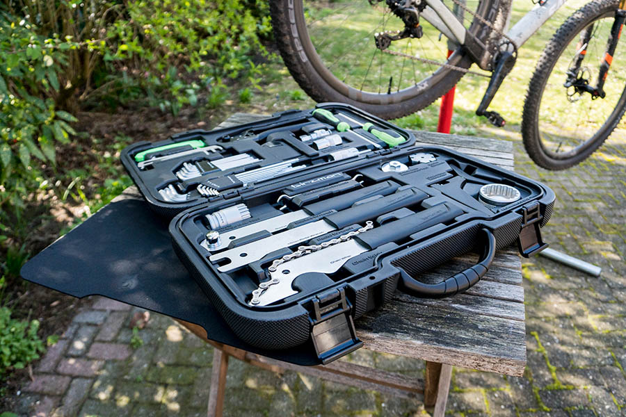 QUARKZMAN Set van 20 ogen 20 mm koper met perforator, gereedschap voor oogjes voor kleding van leer, stof, brons QUARKZMAN Set van 20 ogen 20 mm koper met perforator, gereedschap voor oogjes voor kleding van leer, stof, brons