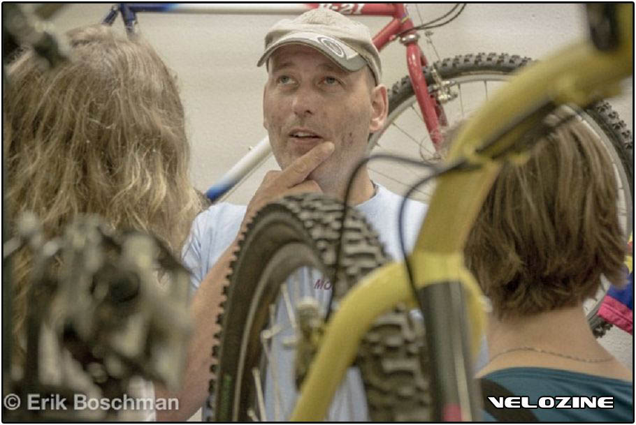 Jeroen van Roekel die peinzend kijkt. Eindfoto voor loterijartikel mtbmuseum.