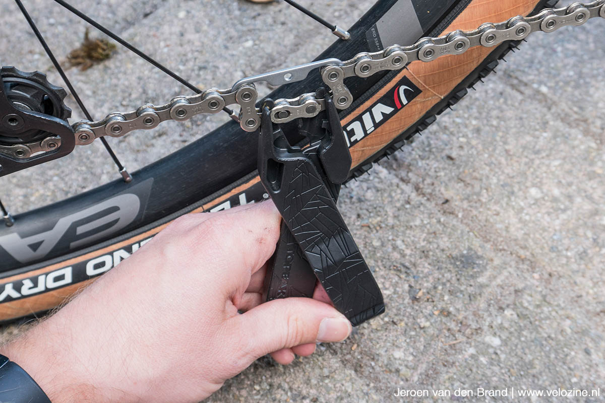 Druk de twee helften uiteen