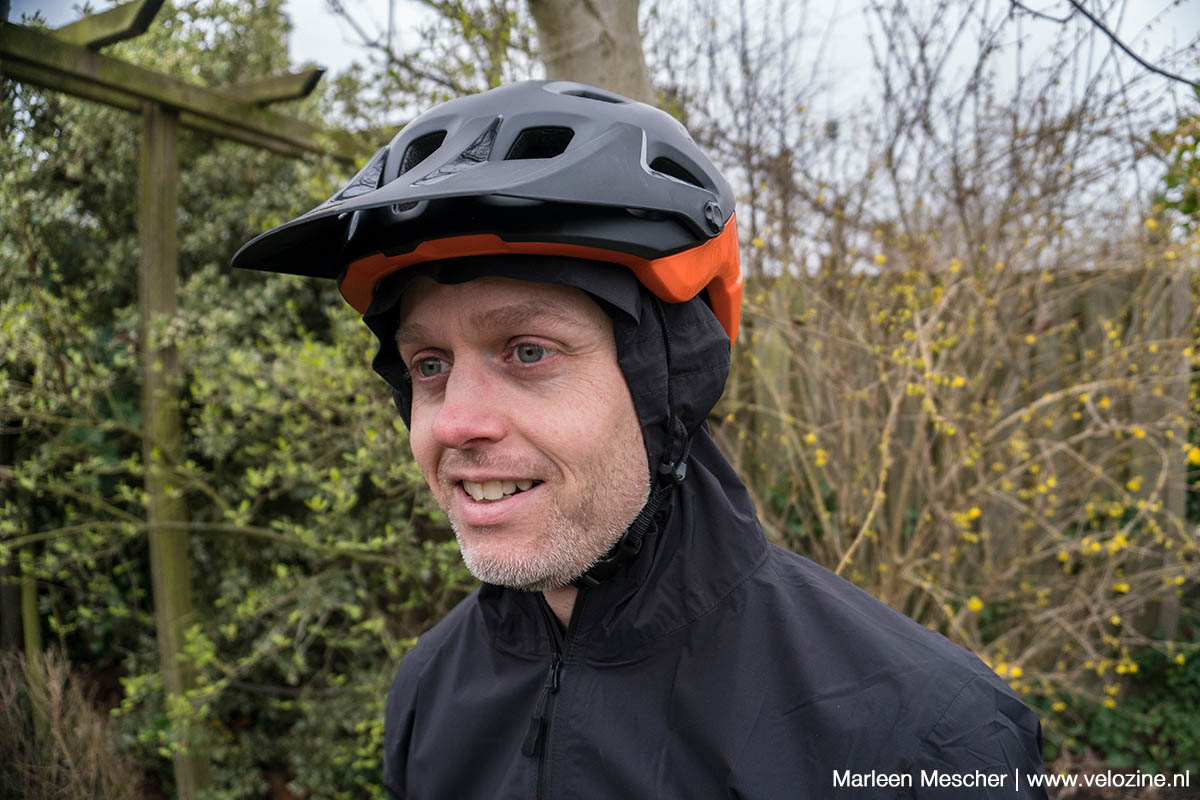 Capuchon kan onder de helm