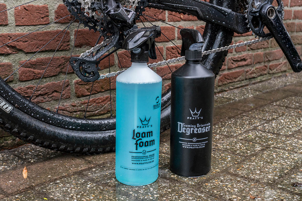 Test Peaty’s Loam Foam en Foaming Drivetrain Degreaser Velozine