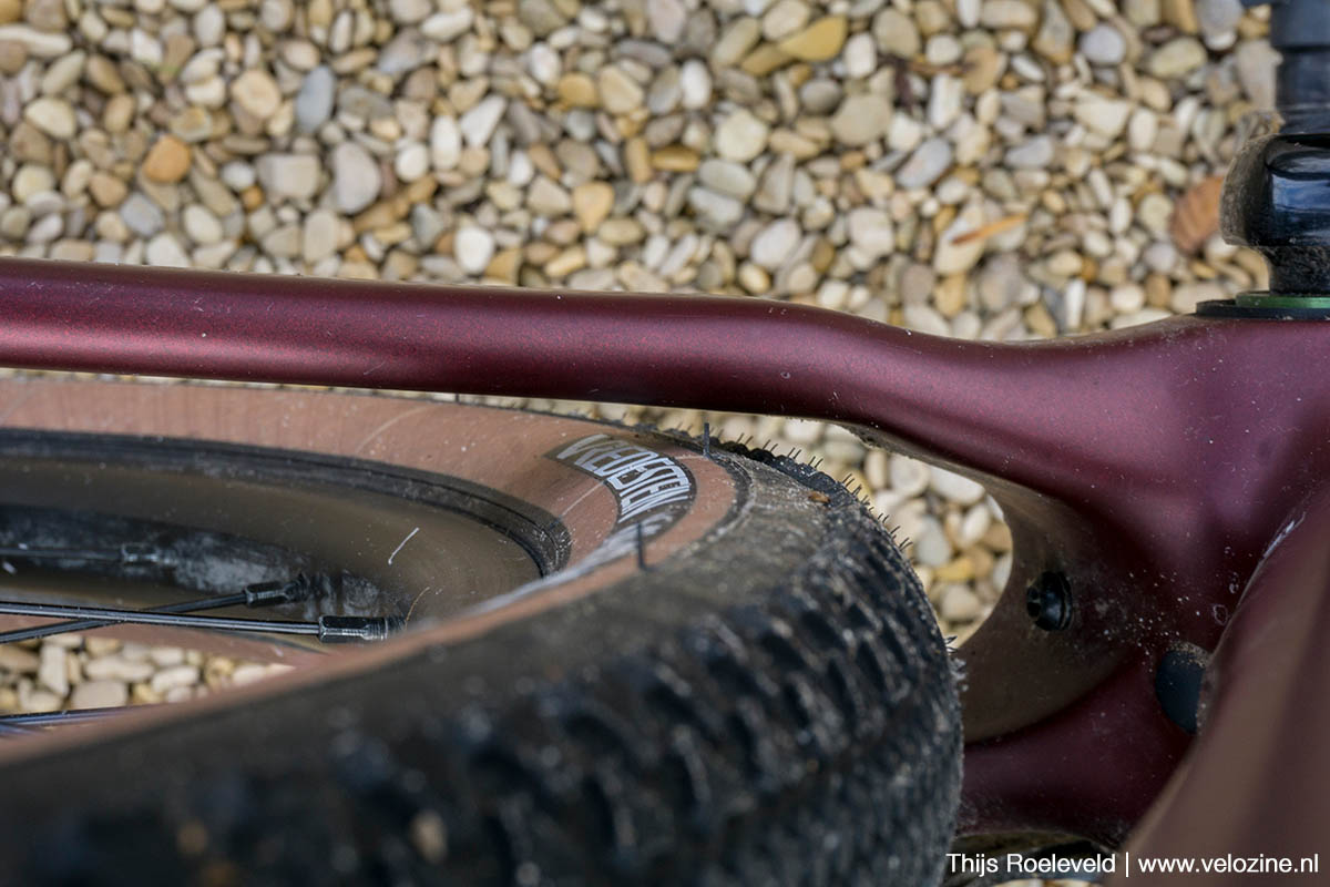 voldoende ruimte tussen frame en band 