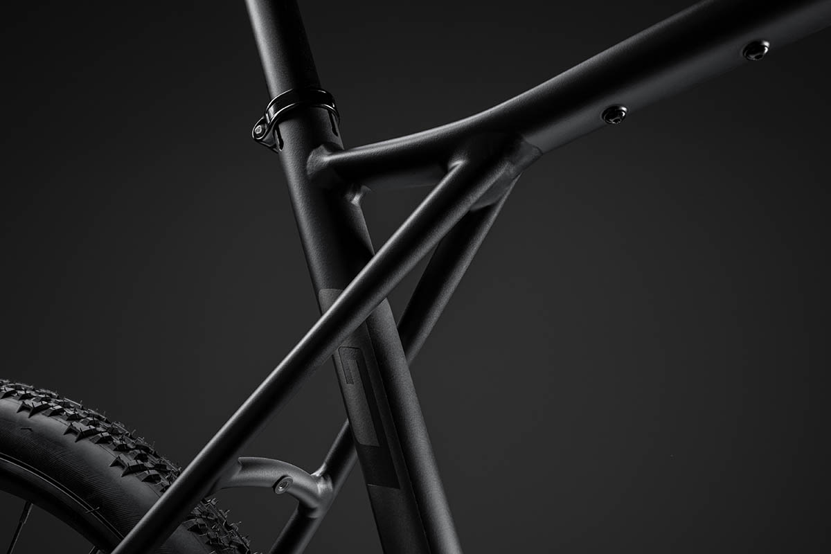 GT's trademark: triple triangle frame