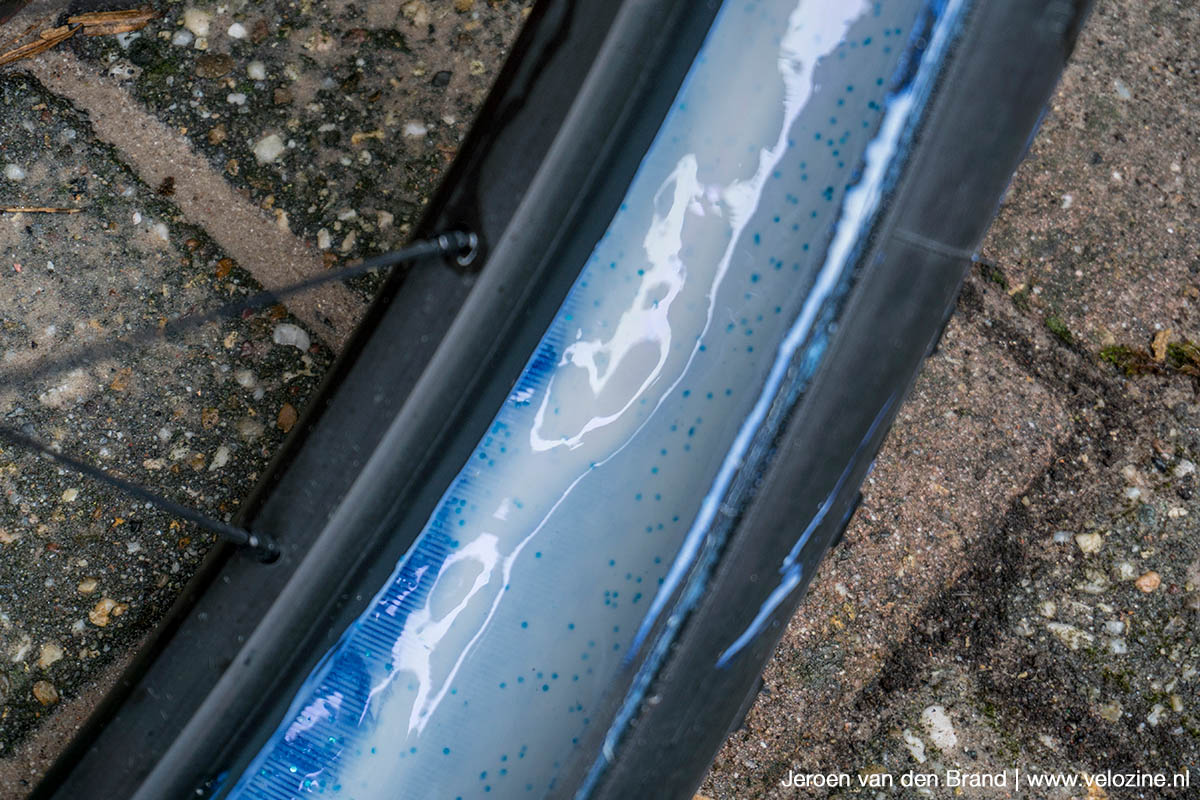 Peaty tubeless sealant - Na 5 maanden is de sealant iets ingedikt