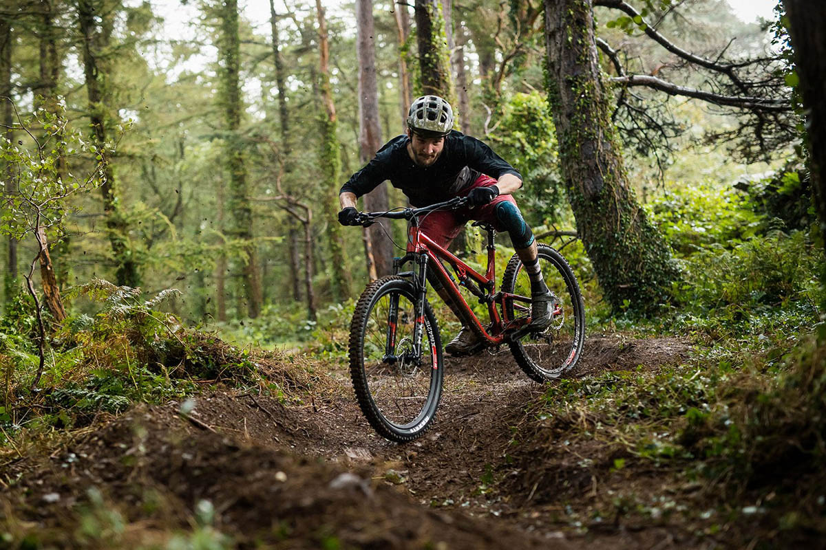 Ariel 30 van Saracen