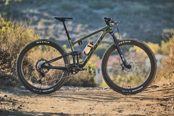 Giant_Anthem_Advanced_Pro29_2022_b