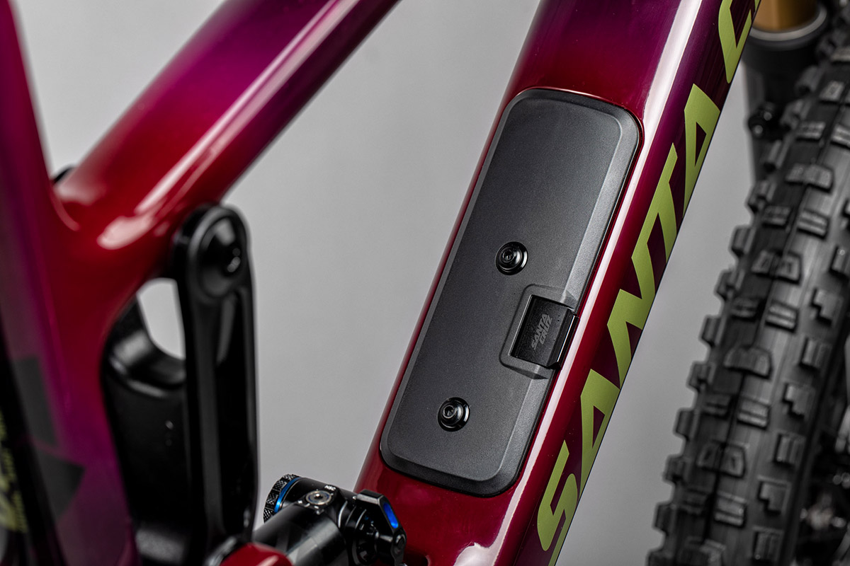 Santa Cruz 2023 Hightower Glovebox