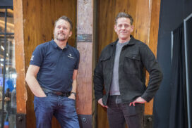 Pilot_Cycles_doorstart_b