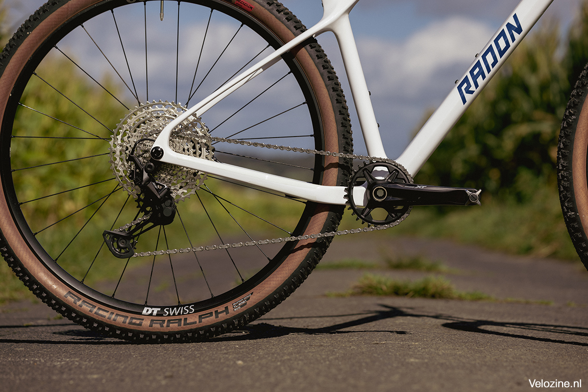 Details van het carbon frame van de voor 2026 vernieuwde Radon Jealous hardtail