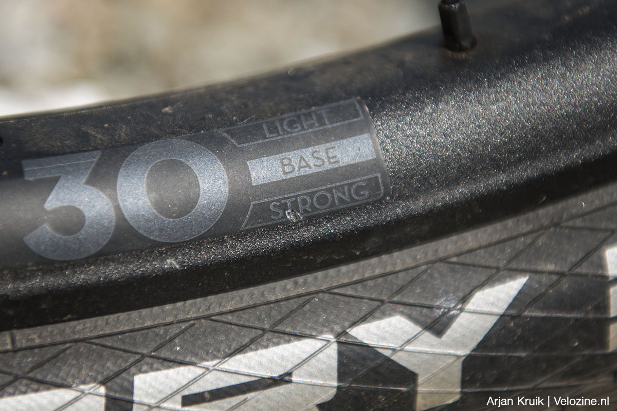 Cube Stereo Hybrid One44