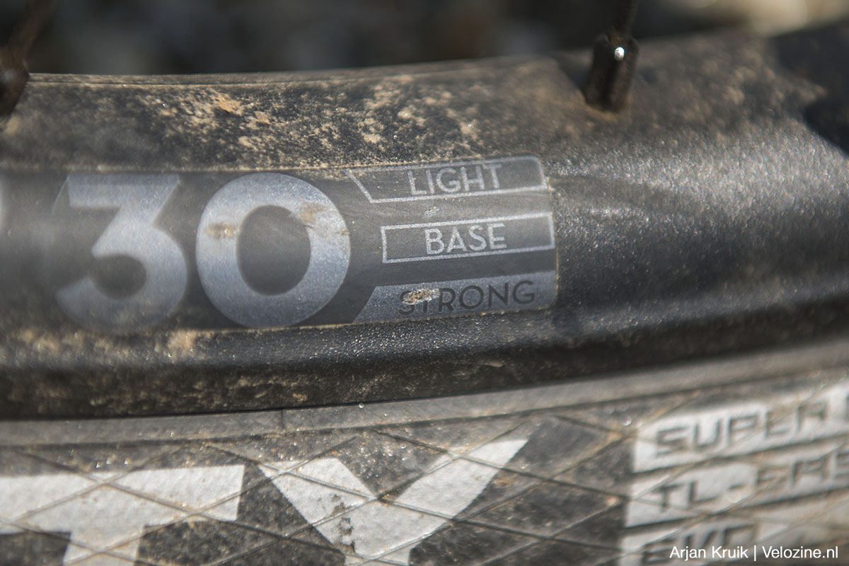 Cube Stereo Hybrid One44