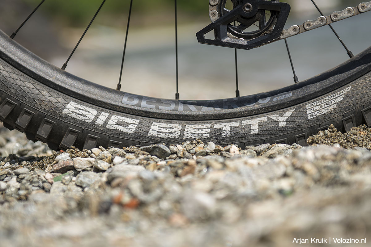 Cube Stereo Hybrid One44