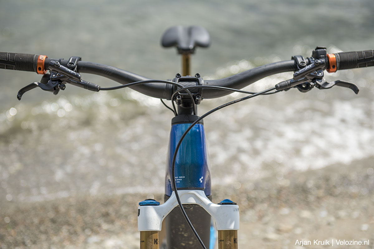 Cube Stereo Hybrid One44