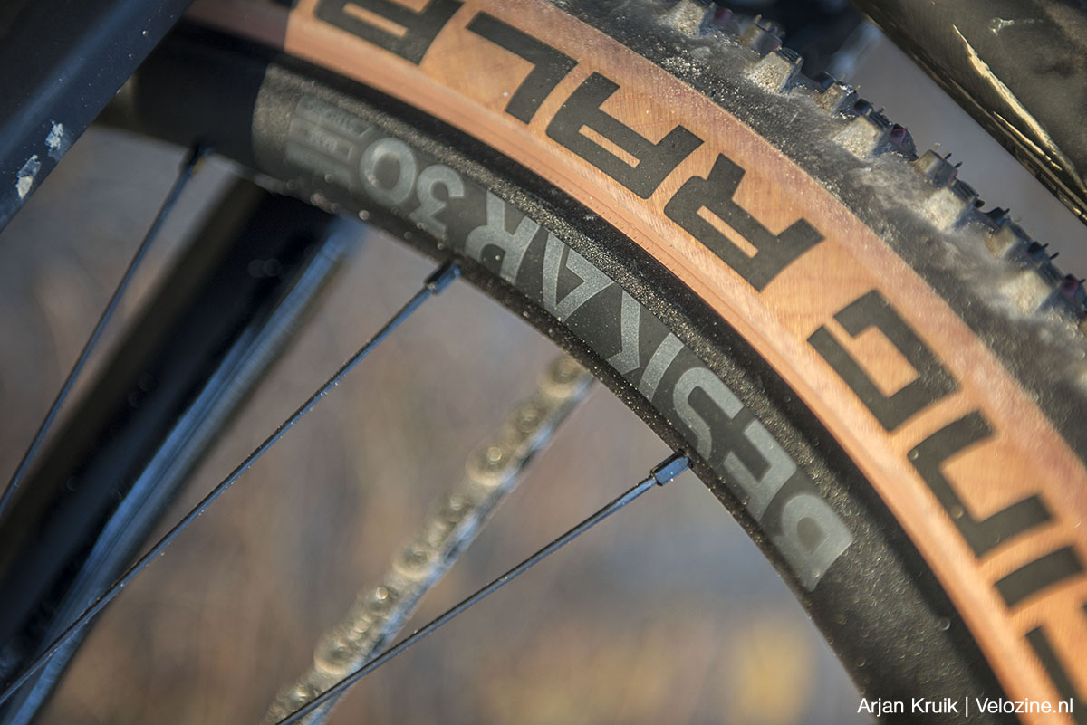 Radon Jealous carbon hardtail