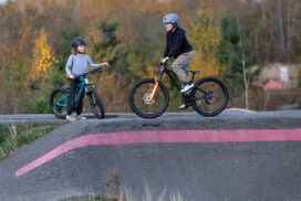 Giant STP 20 en 24: speelse en robuuste kindermountainbikes krijgen upgrade Giant_MY26_STP_20_FS_Action_07