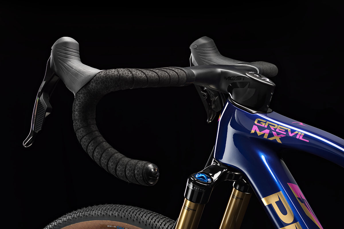 Pinarello Most Talon Ultra Light cockpit 