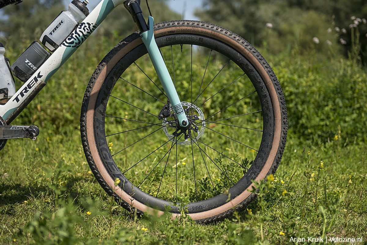 Trek Checkout SL7 gravelbike met voor- en achtervering