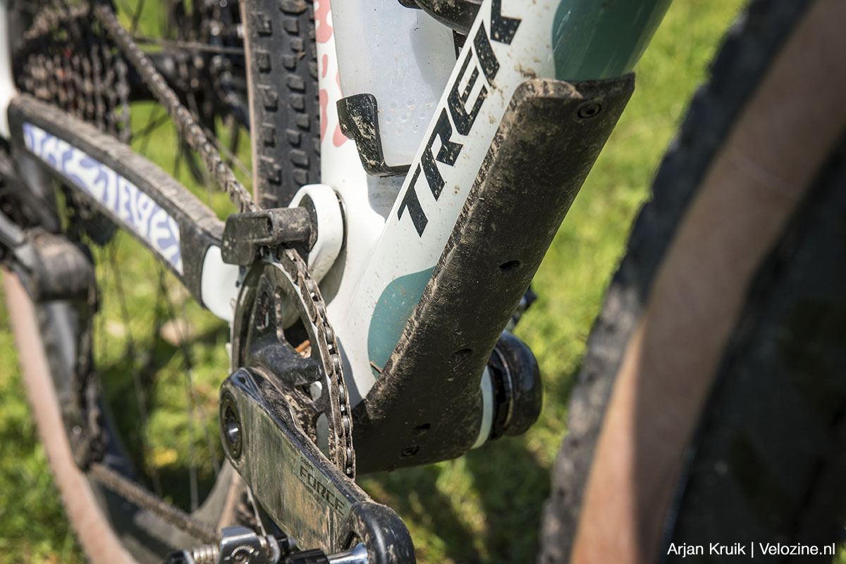 Trek Checkout SL7 gravelbike met voor- en achtervering