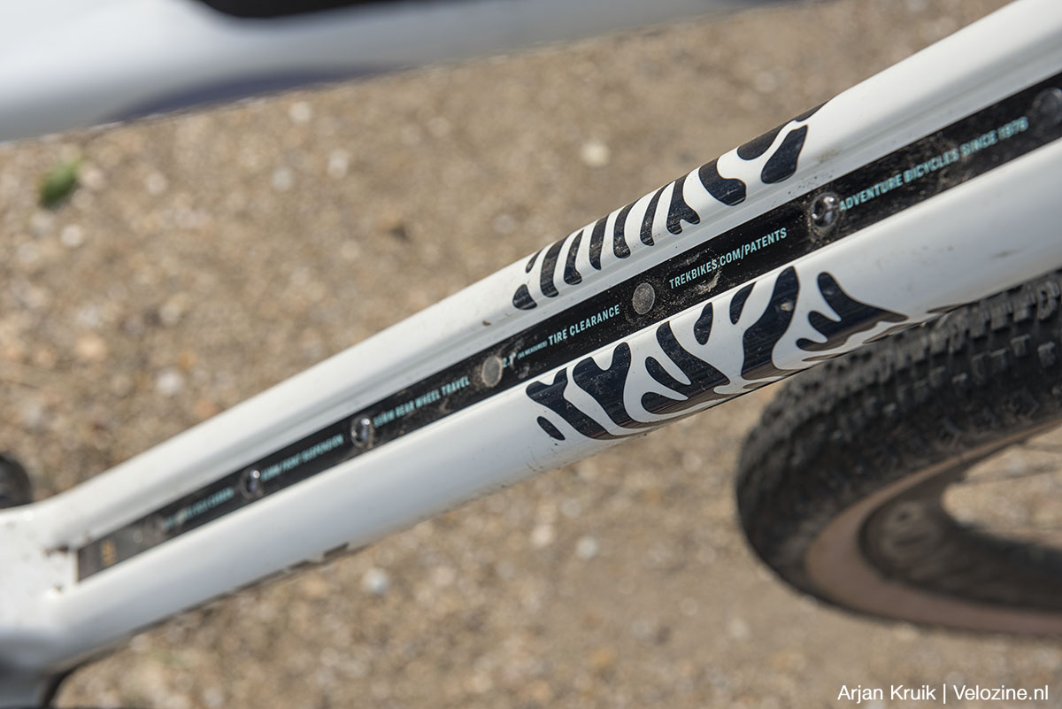 Trek Checkout SL7 gravelbike met voor- en achtervering