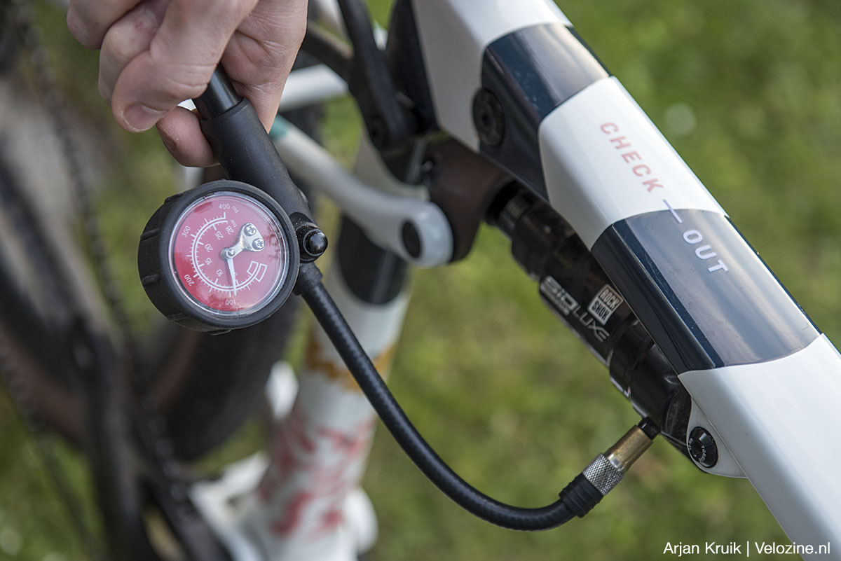 Trek Checkout SL7 gravelbike met voor- en achtervering