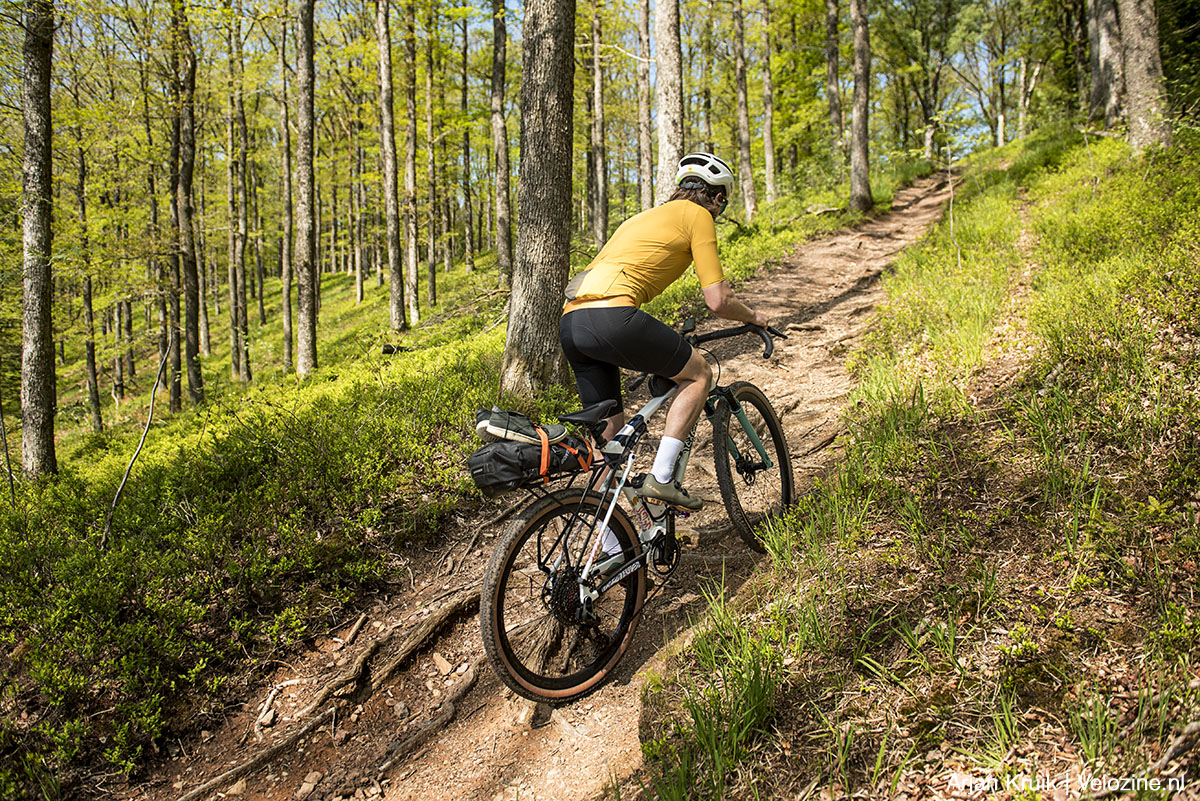 Trek Checkout SL7 gravelbike met voor- en achtervering
