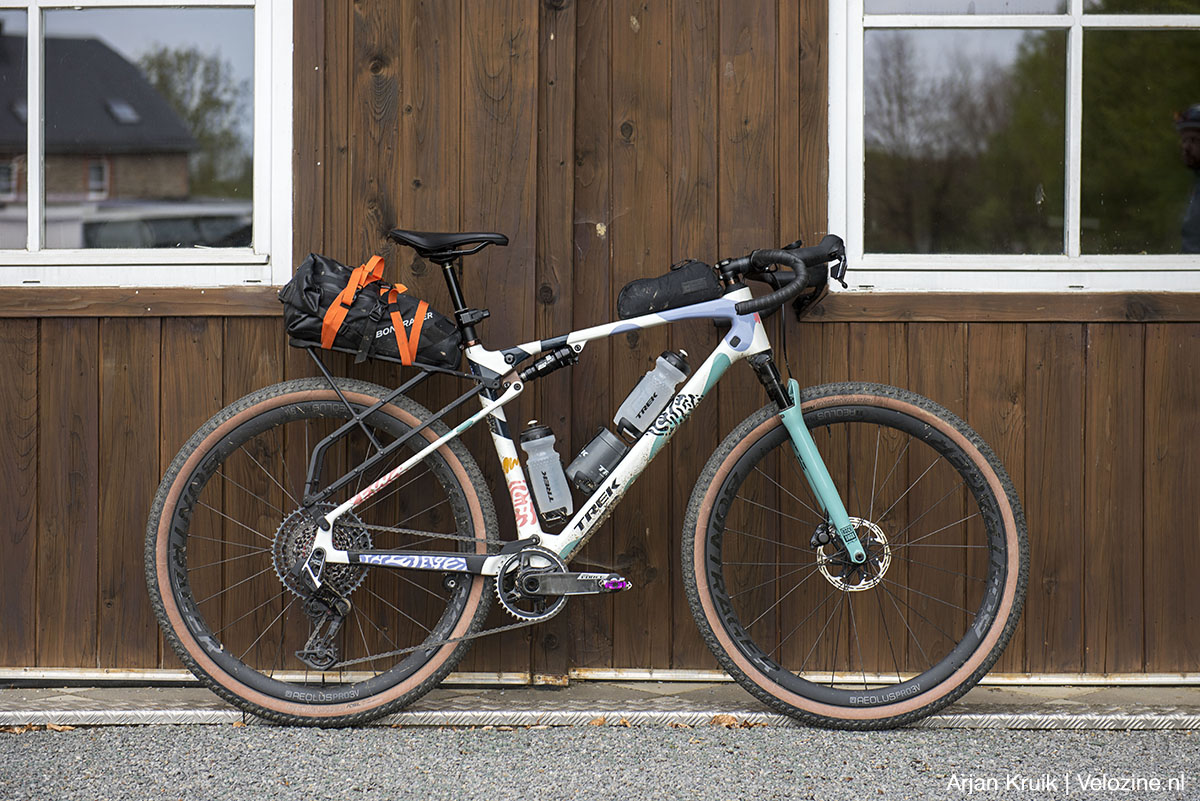 Trek Checkout SL7 gravelbike met voor- en achtervering