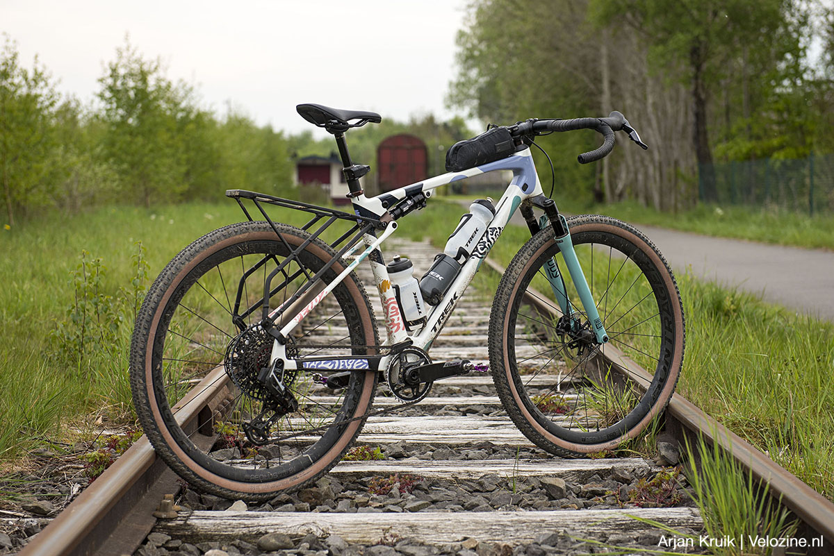 Trek Checkout SL7 gravelbike met voor- en achtervering