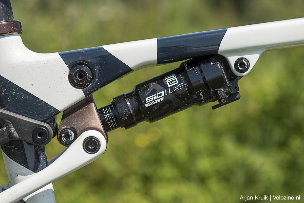 Trek Checkout SL7 gravelbike met voor- en achtervering