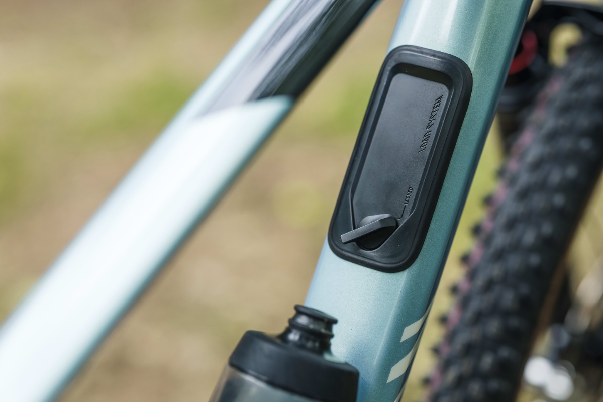 Canyon Exceed CFR opbergvak in de onderbuis