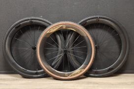 9th Wave SandStone SL32: 32-inch-gravelwielen met een binnenbreedte van 37 millimeter 9th Wave SandStone SL32 – 32 inch gravelbike wielen aerogravelwielen