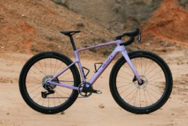 Scott Addict Gravel 2027: nieuwe gravelbike rolt gewoon op 700c-wielen, maar krijgt wel bredere banden Scott 2027 Addict Gravel gravelracer gravelbike volledig vernieuwd met niet 32 inch maar gewoon 700c-wielen
