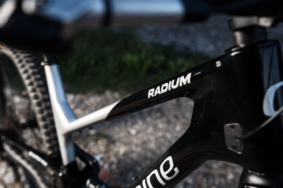 Origine Radium frame close-up